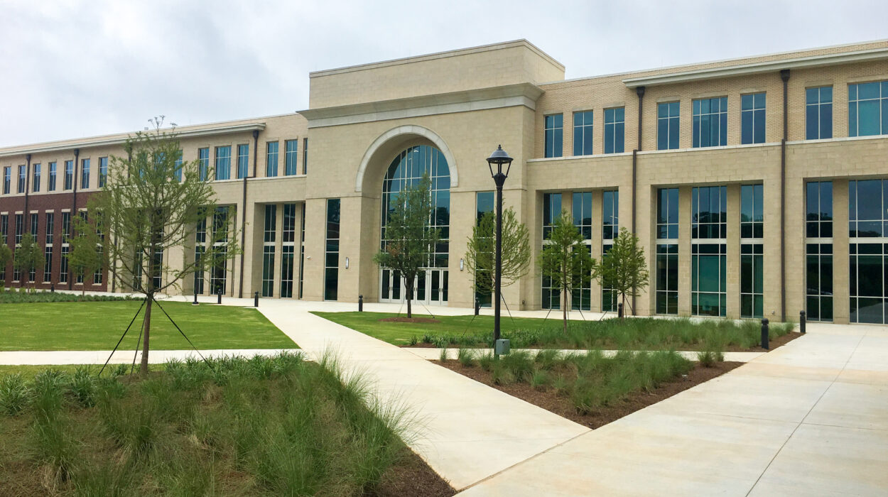External photo of Auburn High School in Alabama